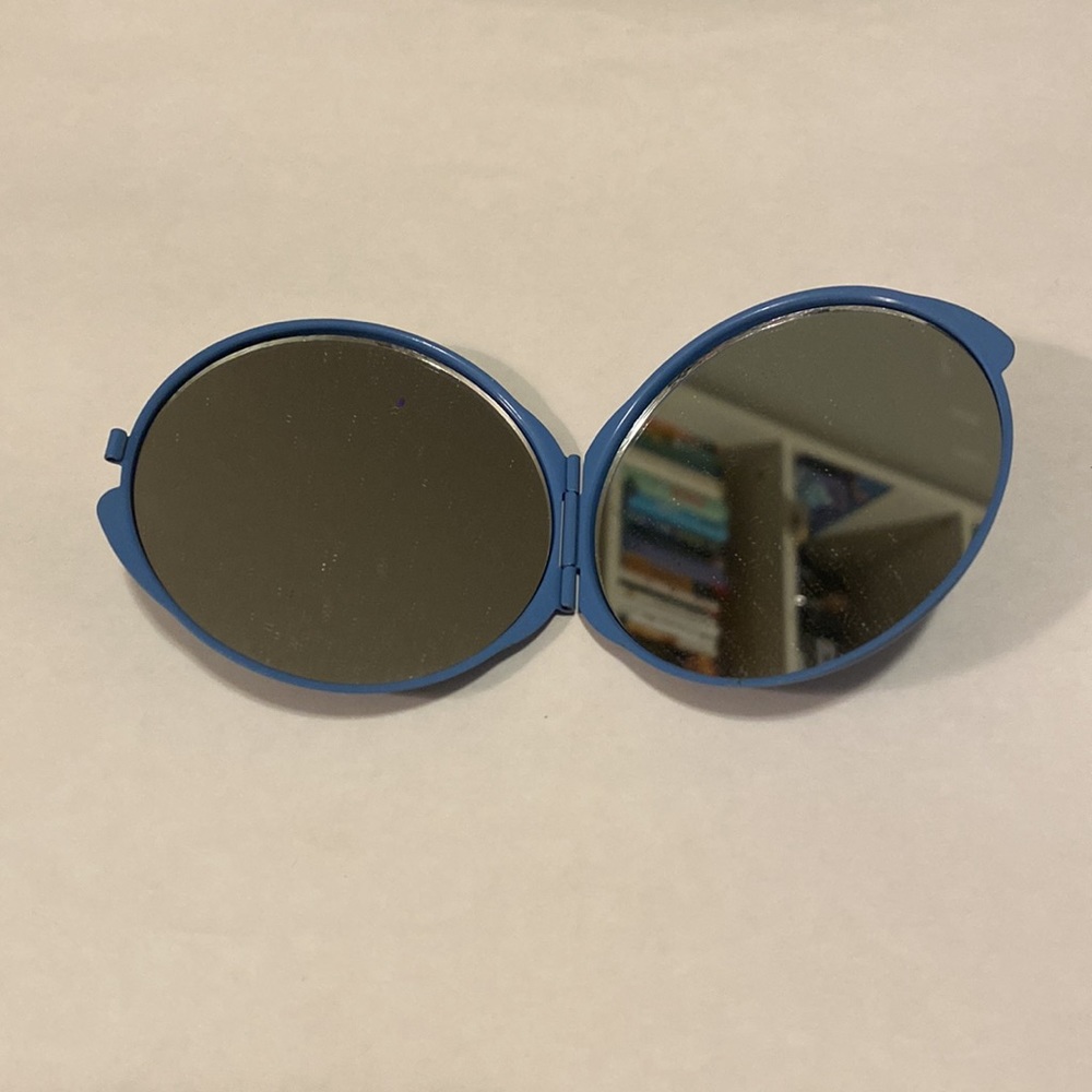 Compact mirror - Picture 2 of 3